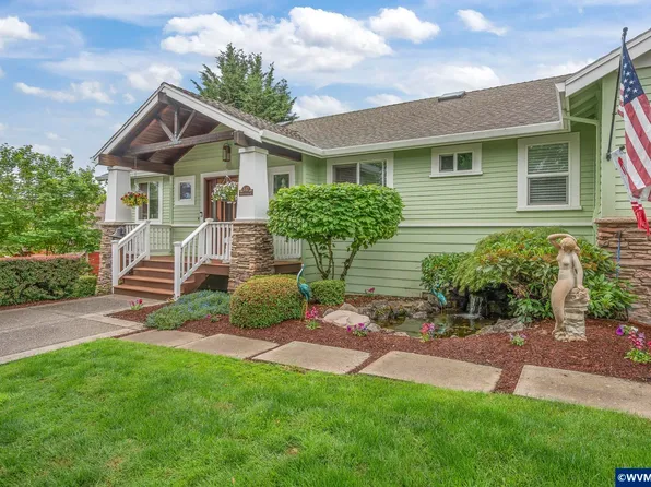 447 NW Mount Mazama St, McMinnville, OR 97128