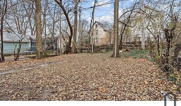 1146 N Main St — Photo 23