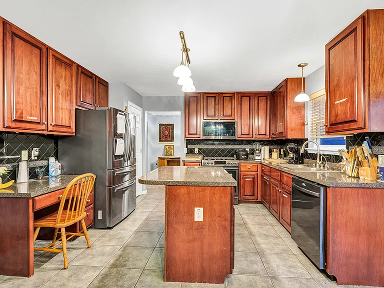 Shadow Pine Dr — Photo 16