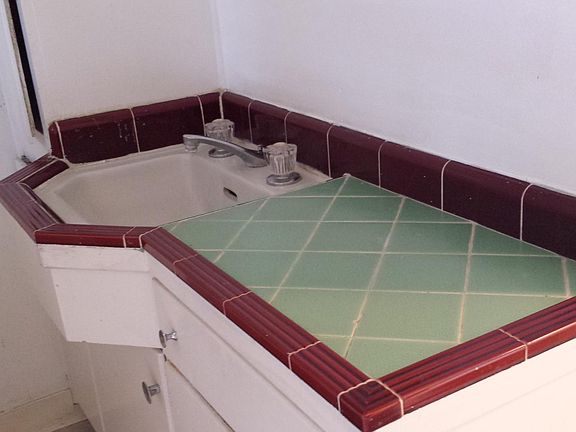 5th image of 593 S 6th St APT 6
