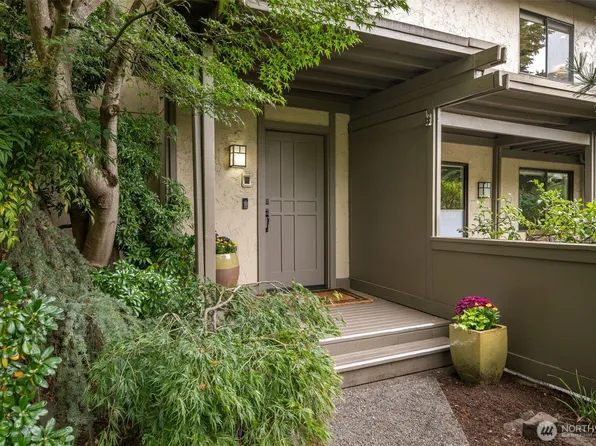 6570 Park Point Way NE, Seattle, WA 98115