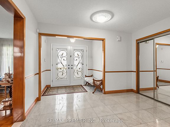3rd image of 42 Burgosa Ct