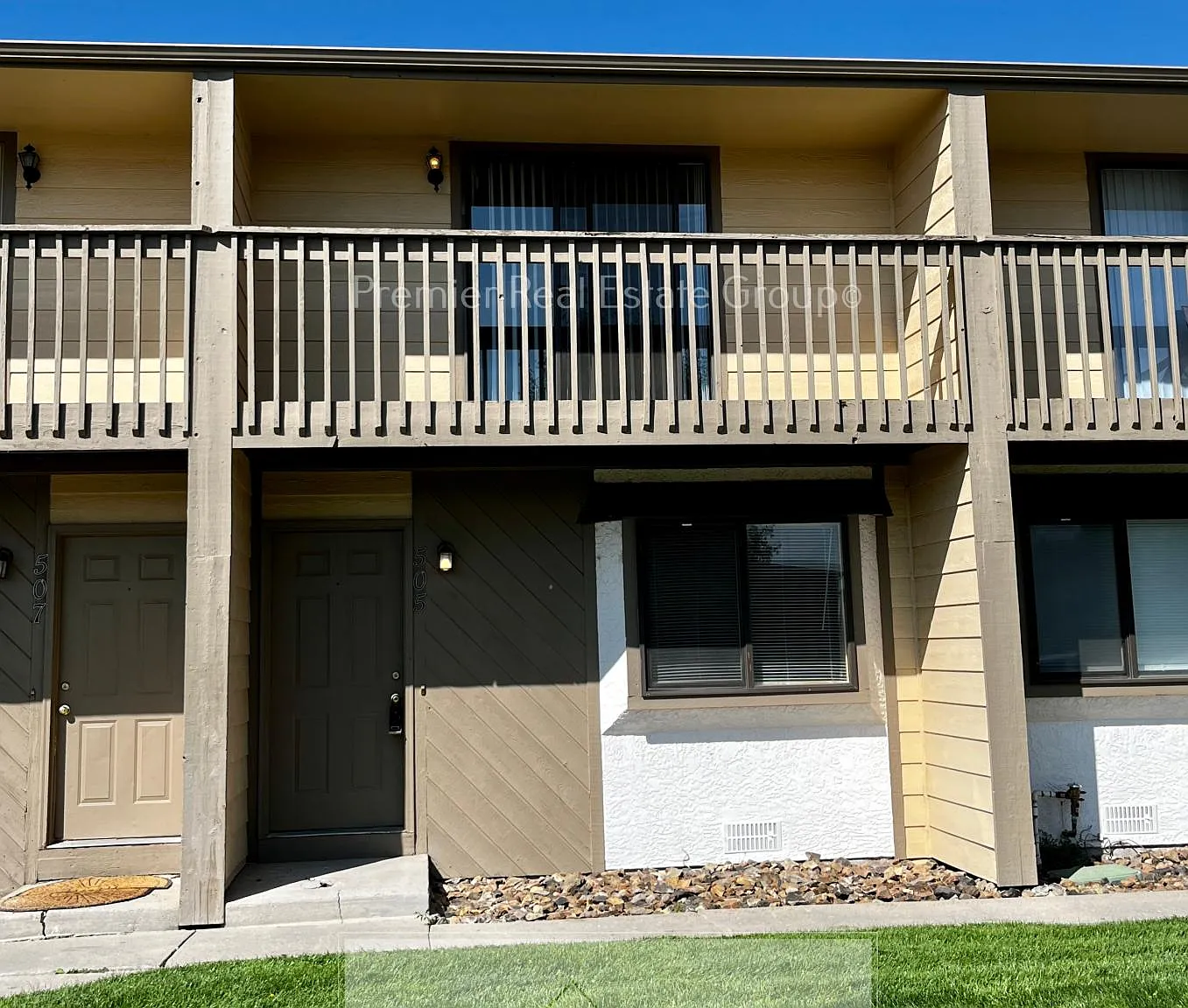 2 bed, 1.5 bath, 973 sqft, $1,300 — Photo 1