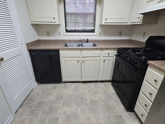 4th image of 4018 Hawthorne Cir SE APT 1