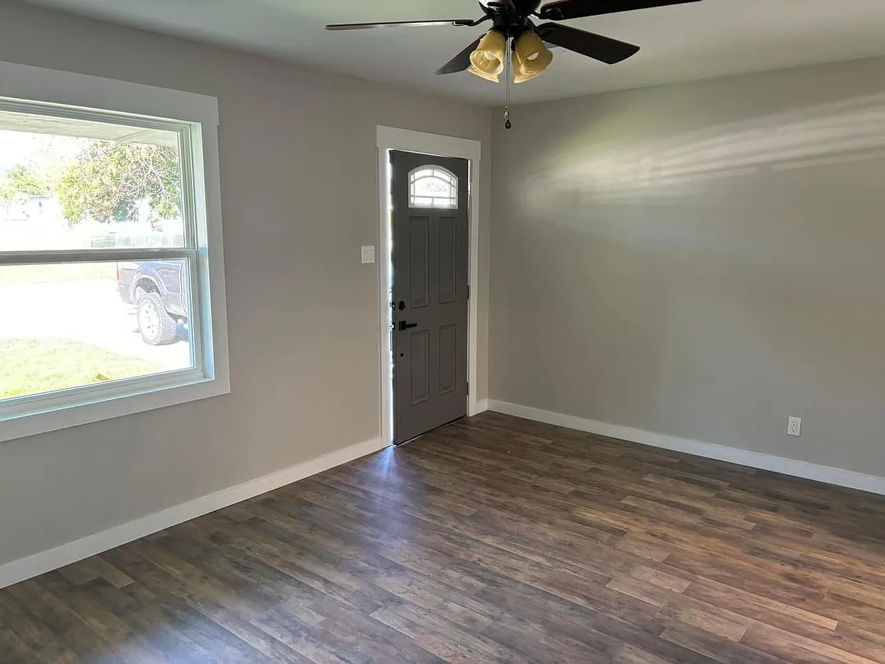 2 bed, 1.0 bath, 856 sqft, $950 — Photo 1