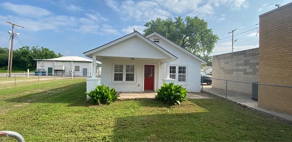 117 W Main St