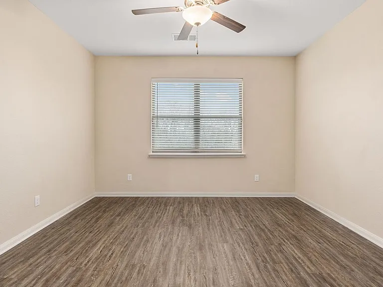 1431 Park Trails Blvd — Photo 8