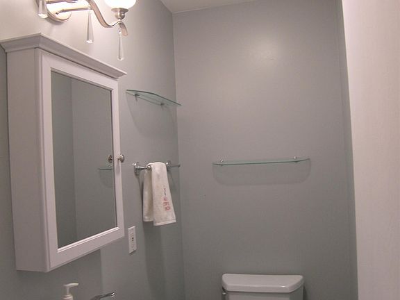 3rd image of 422 E Merchant St #A