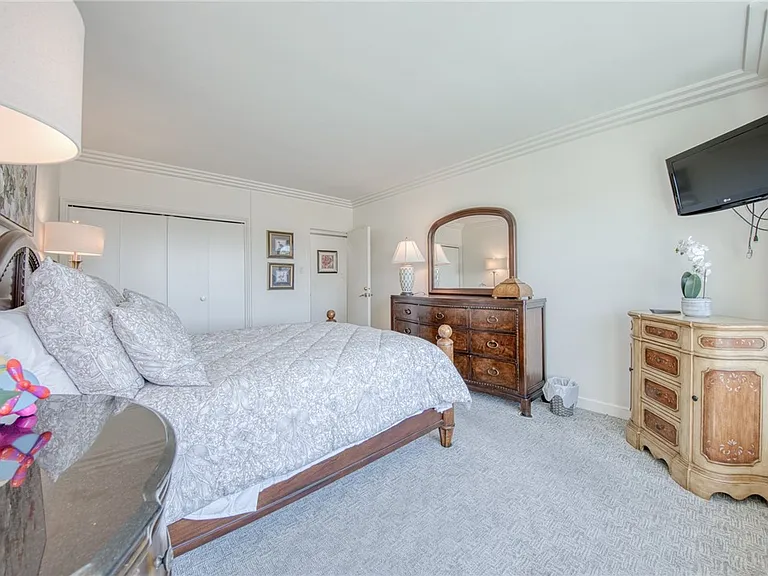 320 Fort Duquesne Blvd #26N — Photo 28