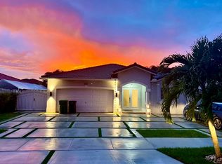5732 SW 163rd Pl, Miami, FL 33193