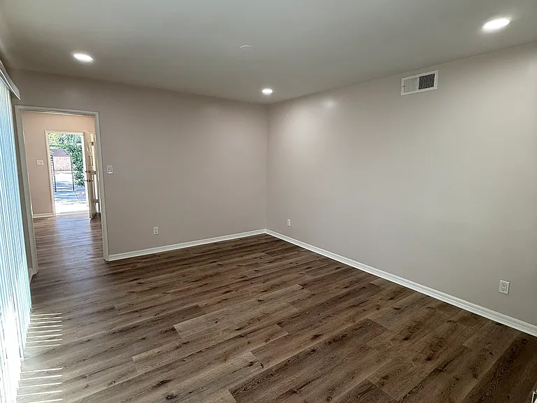 22861 Saticoy St — Photo 23