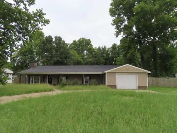 537 W Parkton Tobermory Rd, Parkton, NC 28371