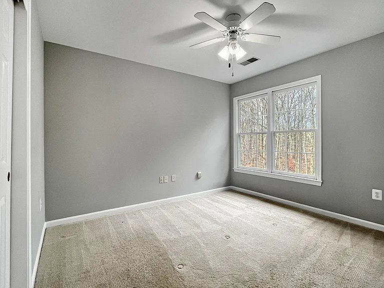 214 W Locust St — Photo 27