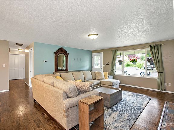 5th image of 4418 Montclair Drive SE