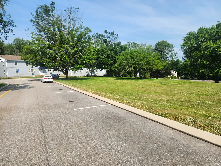 73 Horse Pond Rd #D — Photo 13