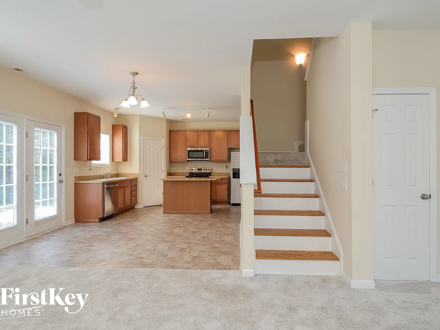 3 bed, 2.5 bath, 1940 sqft, $2,380 — Photo 3