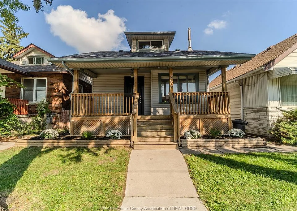 966 Curry Ave