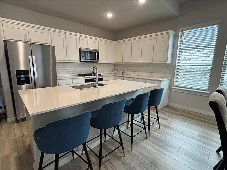 2029 Dovedale Dr — Photo 5