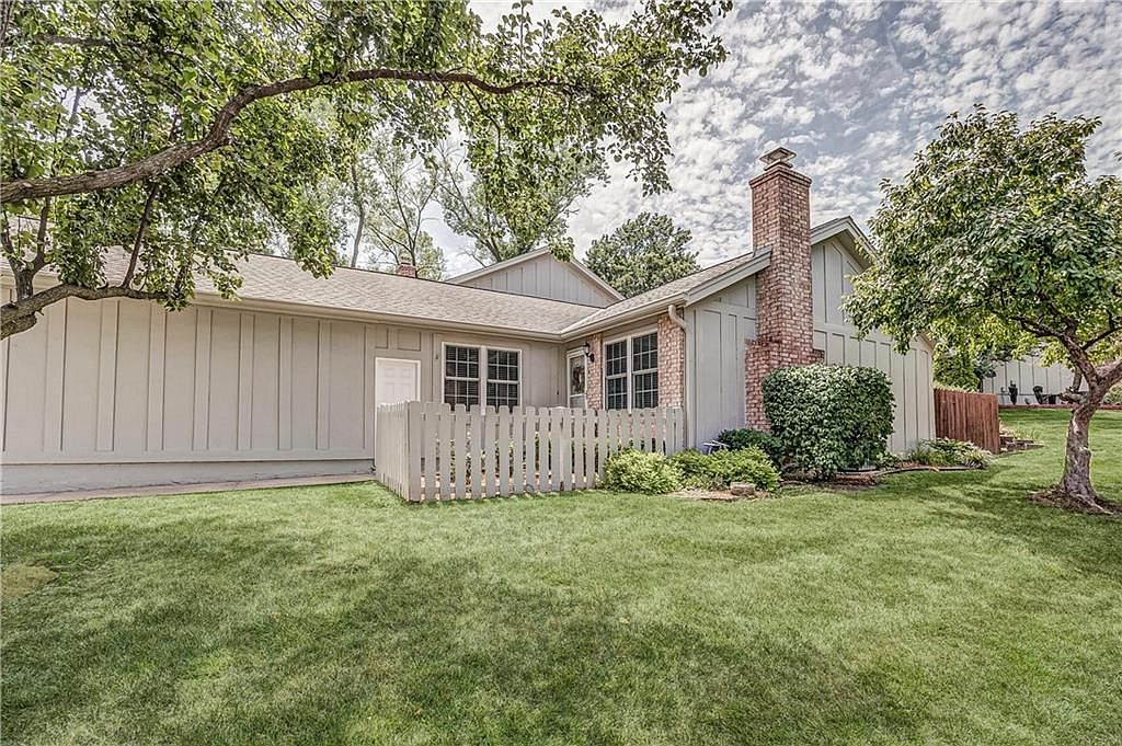 10151 Edelweiss Cir, Merriam, KS 66203 Zillow