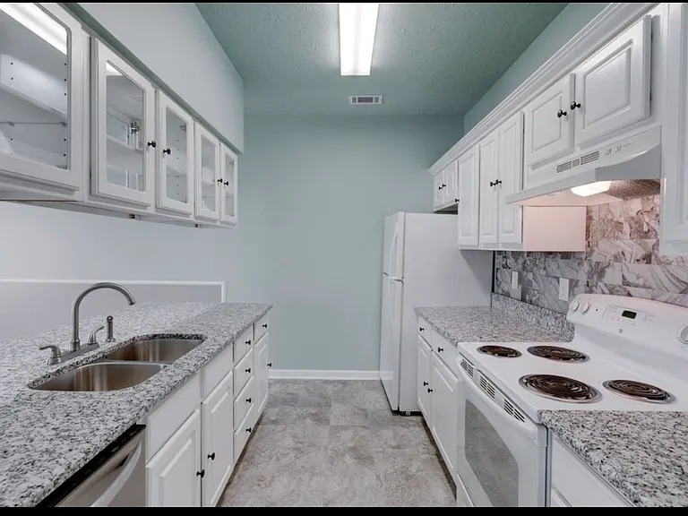 708 Churchill Xing — Photo 4