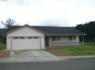 934 SE Fairway Dr, Myrtle Creek, OR 97457