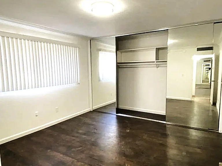 1224 S Barrington Ave #201 — Photo 9