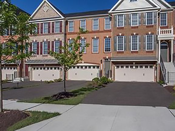2nd image of 4509 Thoroughbred Dr