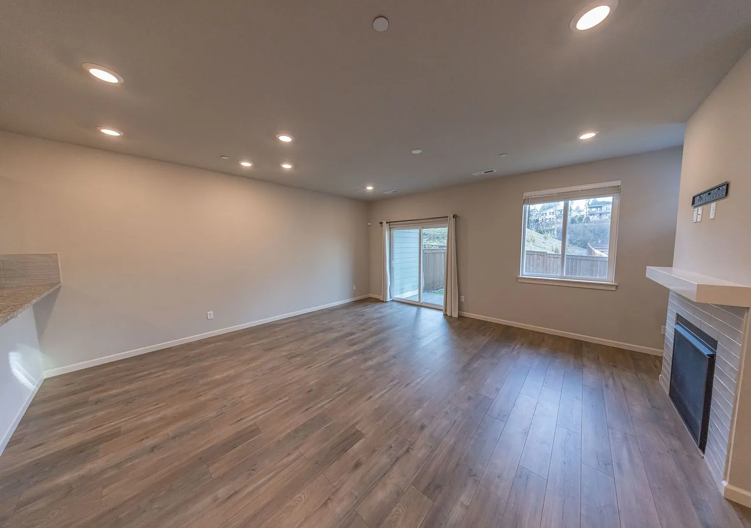 Three bedroom home in Ridgefield, gated community, with AC — Photo 4