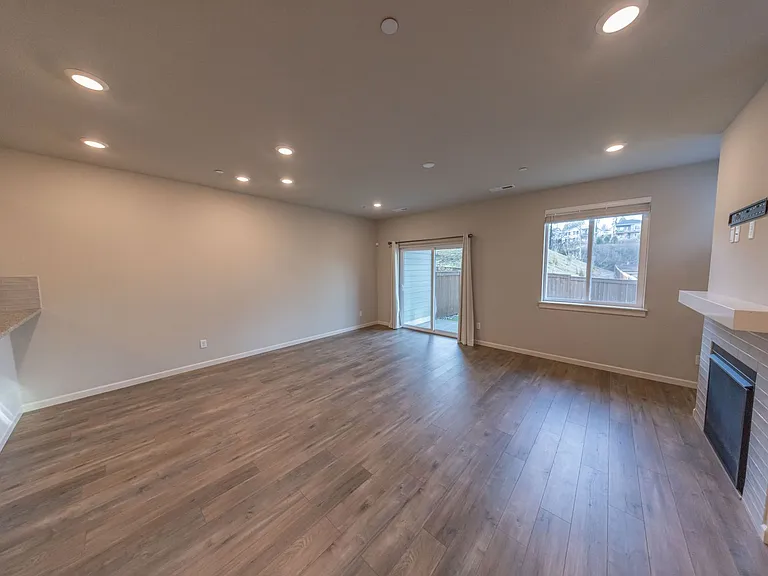 2333 S Brookside Pl — Photo 4