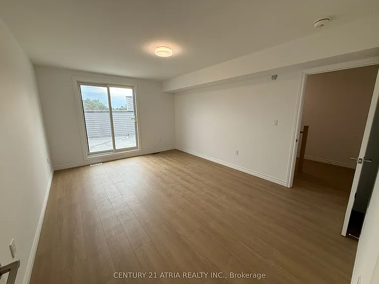 2 Slessor Blvd #11 — Photo 20