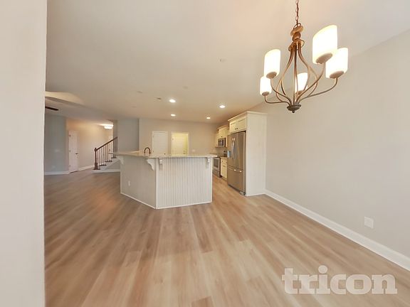 4th image of 1008 Azalea Ct S