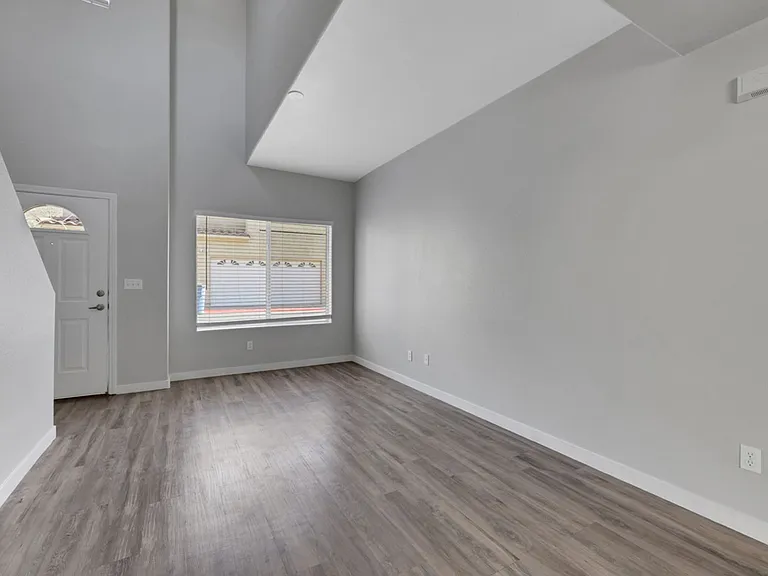 496 Baby Eagle St — Photo 4