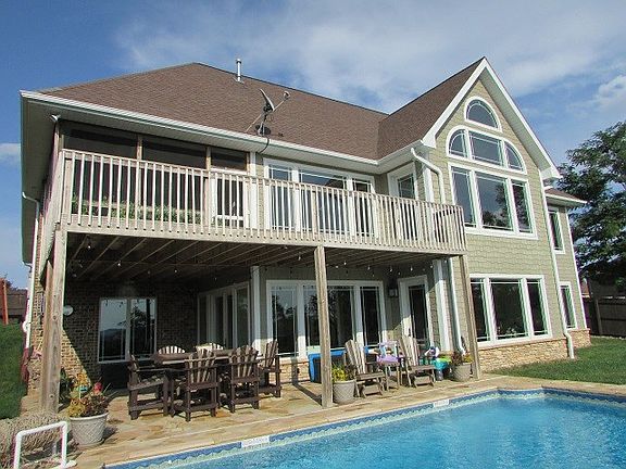 4th image of 901 Crestwood Dr