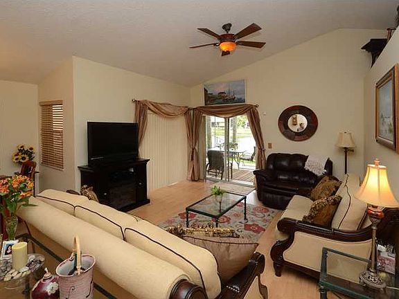 2nd image of 8860 Woodside Ct
