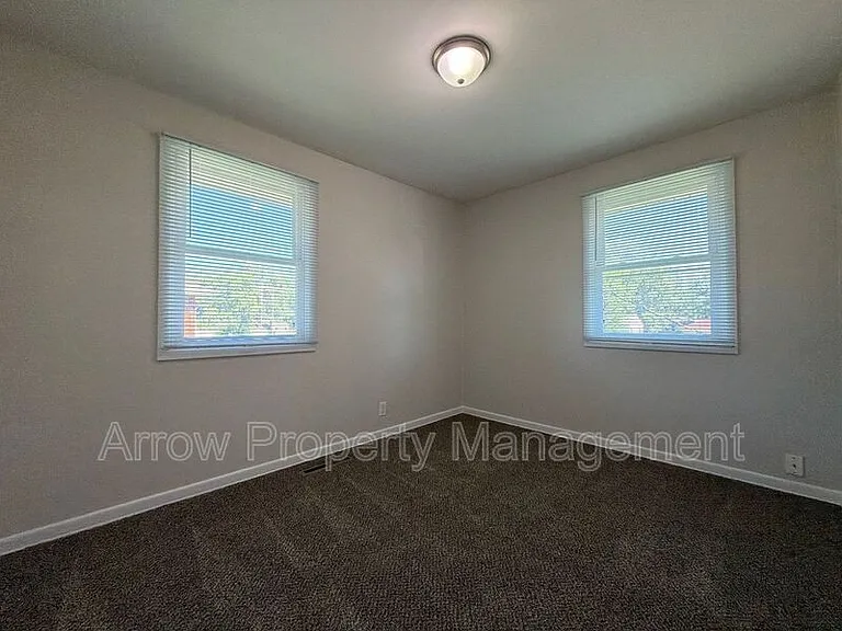 5447 Benton St — Photo 5