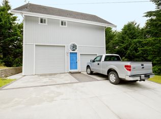 718 Redwood Rd, Whitethorn, CA 95589