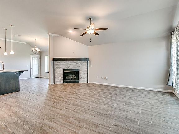 3rd image of 9705 Ashford Dr