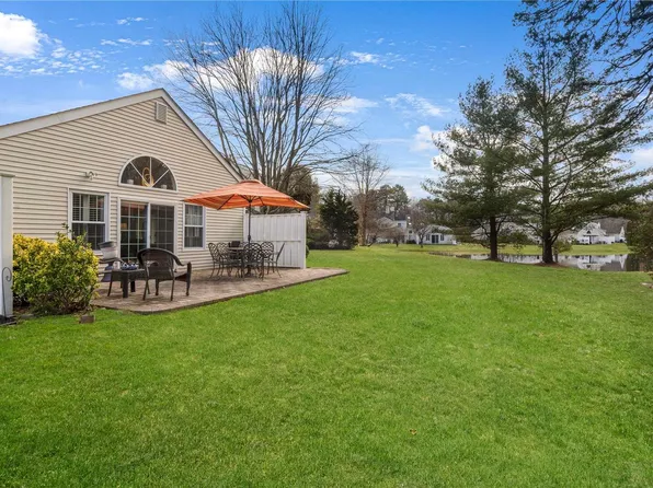 185 Gothic Circle #185, Manorville, NY 11949