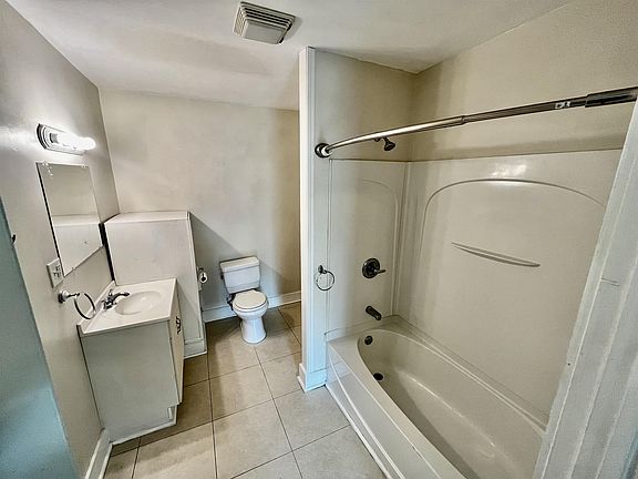 5th image of 751 Hudson Ave #6
