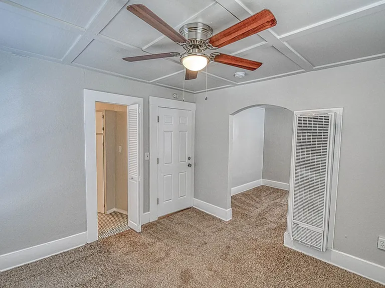 464 College Ave — Photo 6