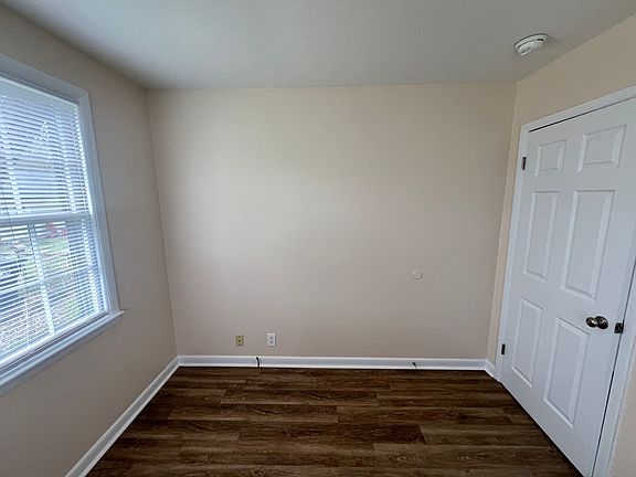 4th image of 2031 Sherrill Blvd