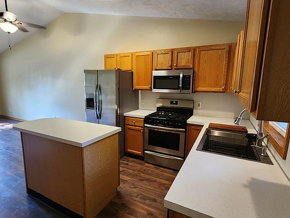 3rd image of 1209 Dale Ct NE #1