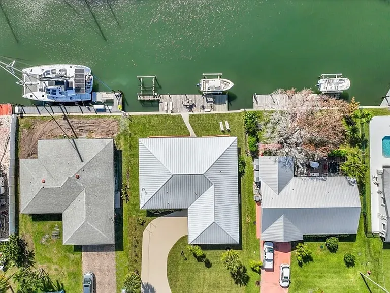 211 Marina Dr — Photo 5