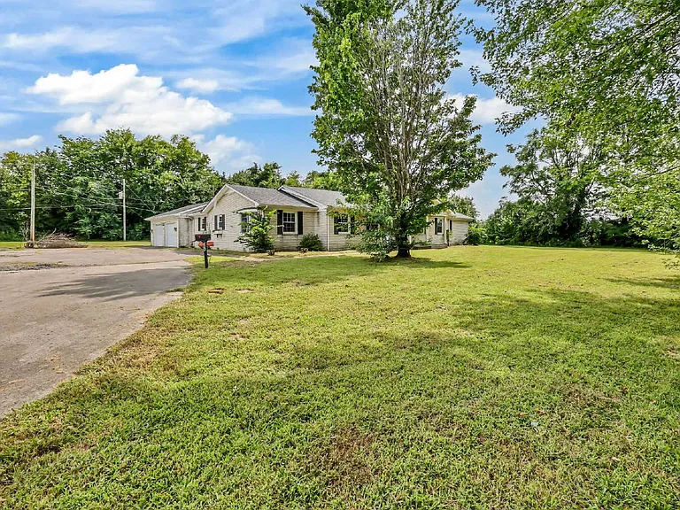 359 Meadow Ln — Photo 1