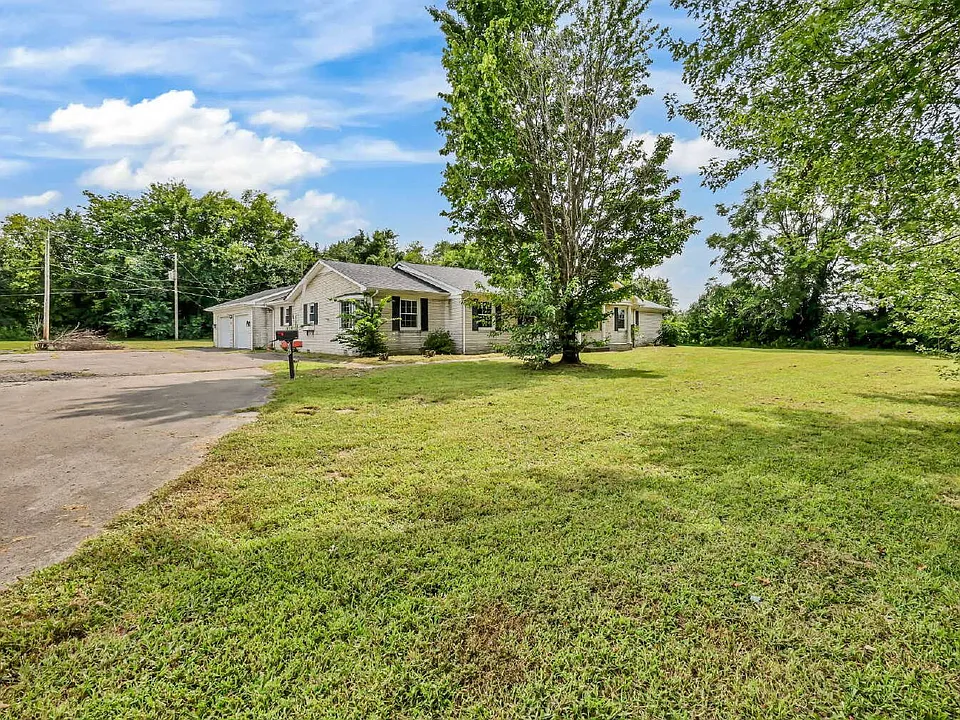 359 Meadow Ln