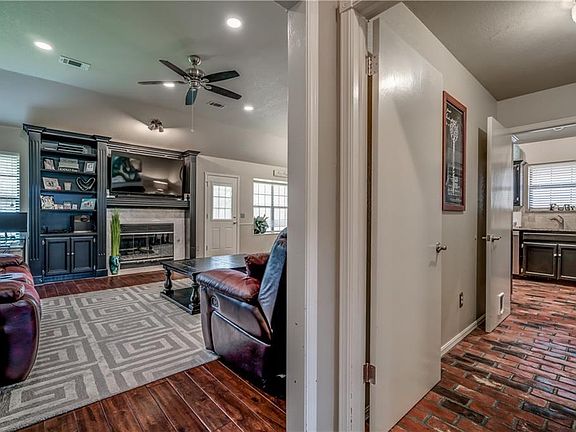 5th image of 6820 NW 130th St