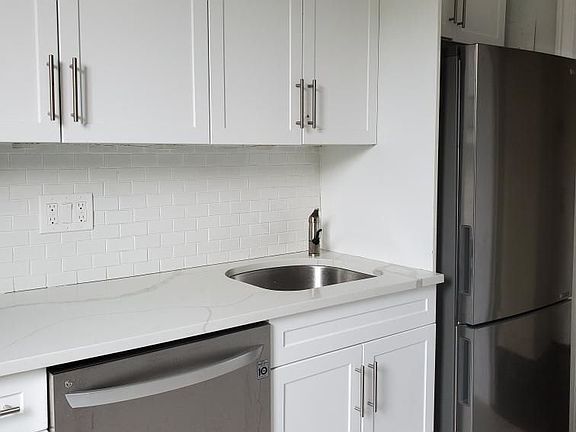 3rd image of 32-05 81st St #B2