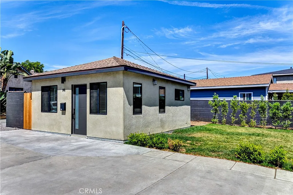 1 bed, 324 sqft, $2,500 — Photo 4