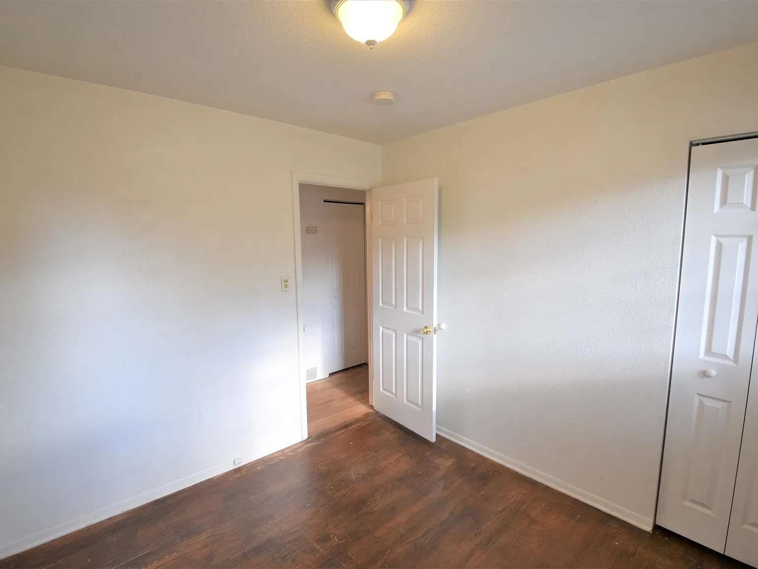 5 bed, 2.5 bath, 1107 sqft, $5,075 — Photo 3