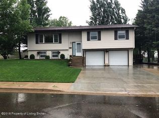 680 4th Ave SW, Dickinson, ND 58601